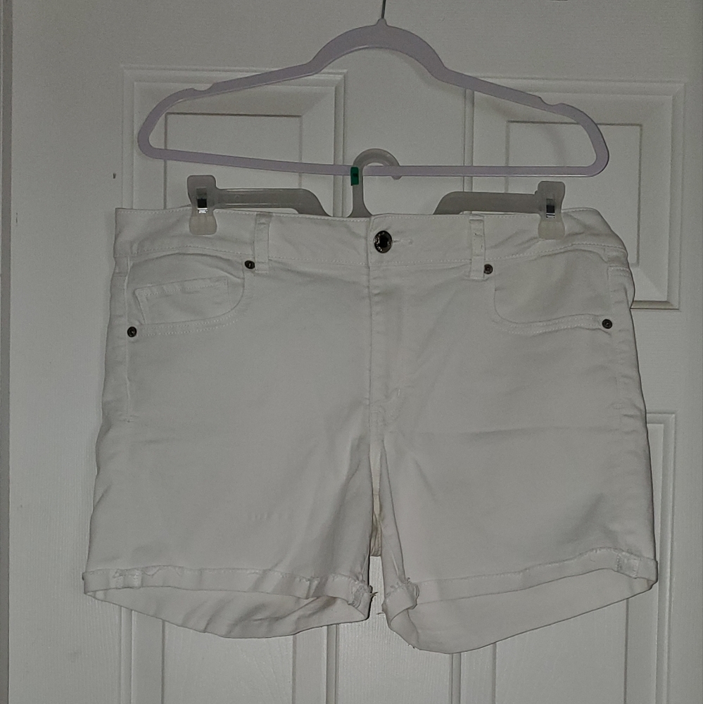 American Eagle White Jean Shorts with Raw Hem Sz 18